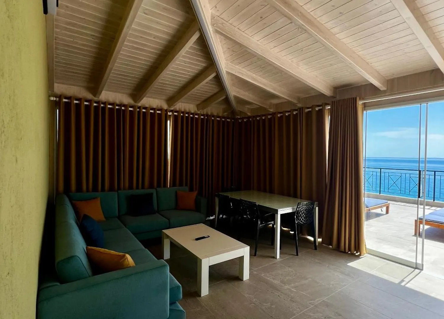 Le Monde 1 Villa Borsh Holiday home