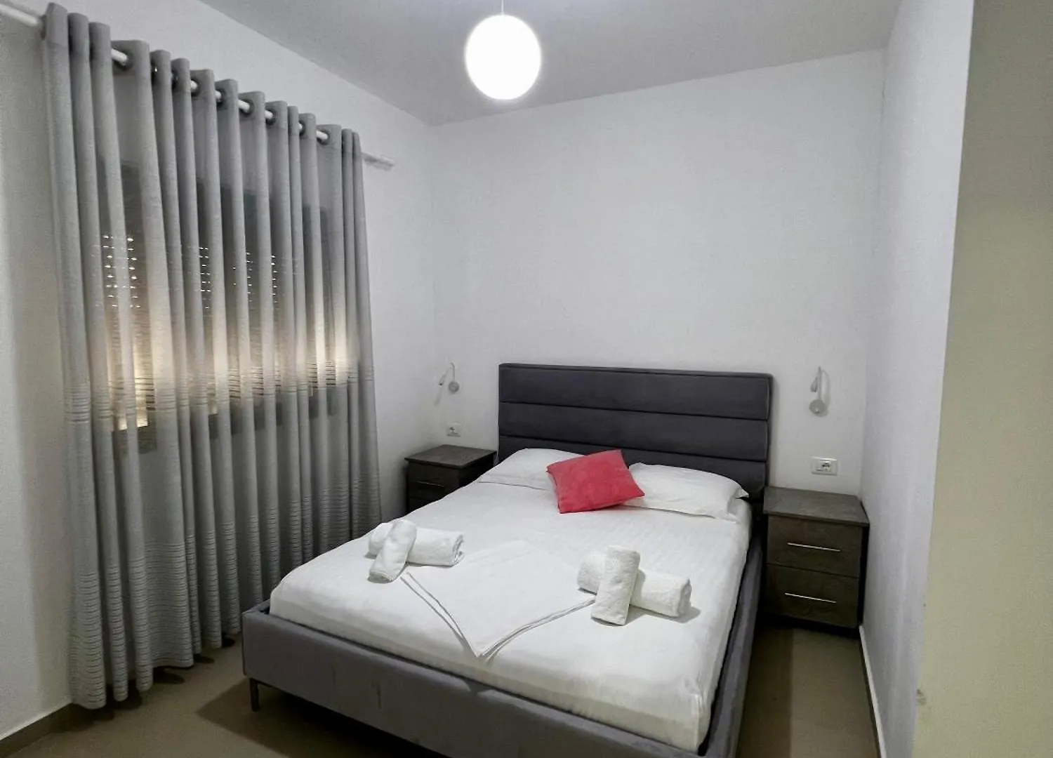 Le Monde 1 Villa Borsh 0*,  Albania